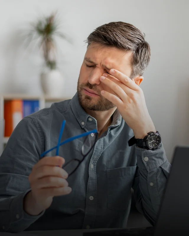 A man rubbing at his itchy dry eyes